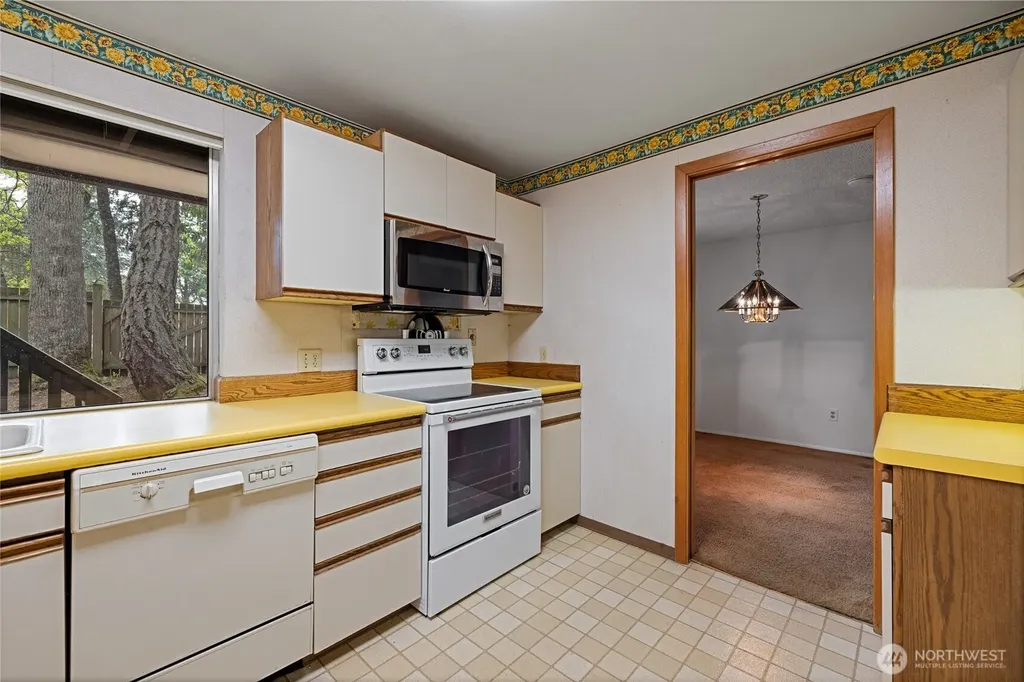 6323 89th Avenue W University Place WA 98467