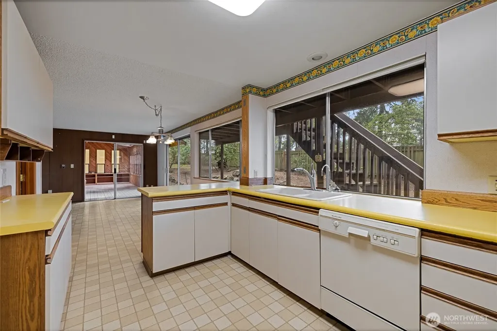 6323 89th Avenue W University Place WA 98467