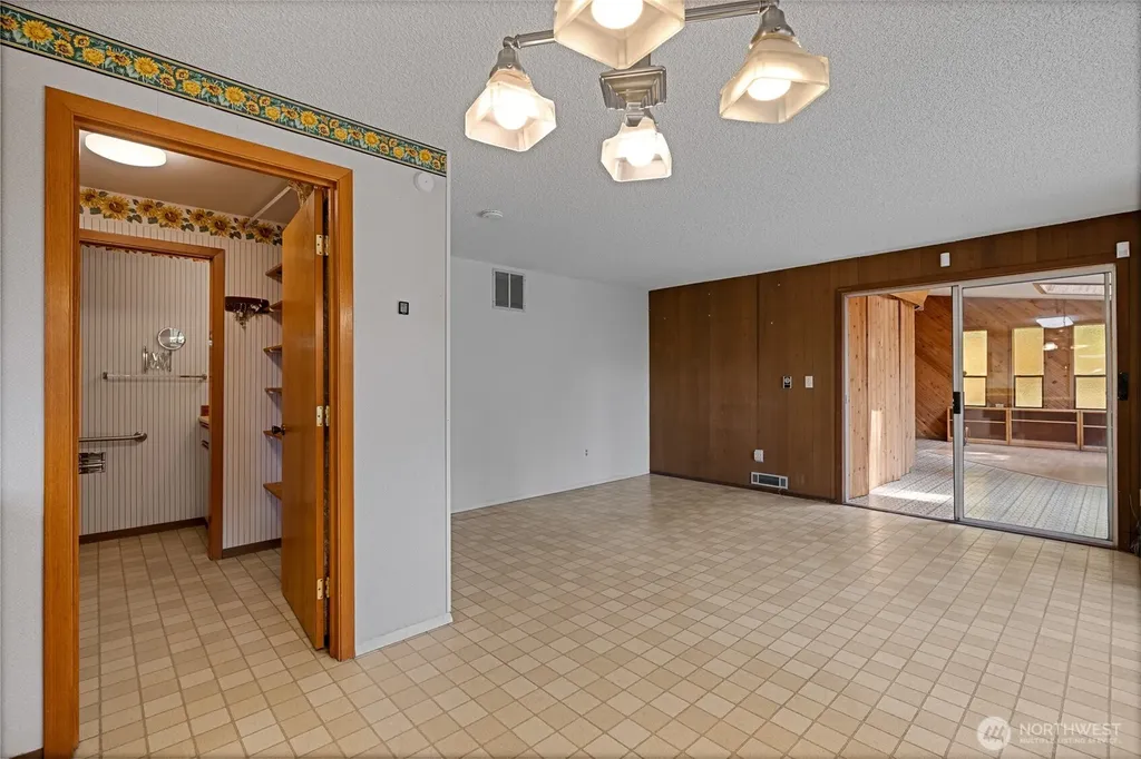 6323 89th Avenue W University Place WA 98467
