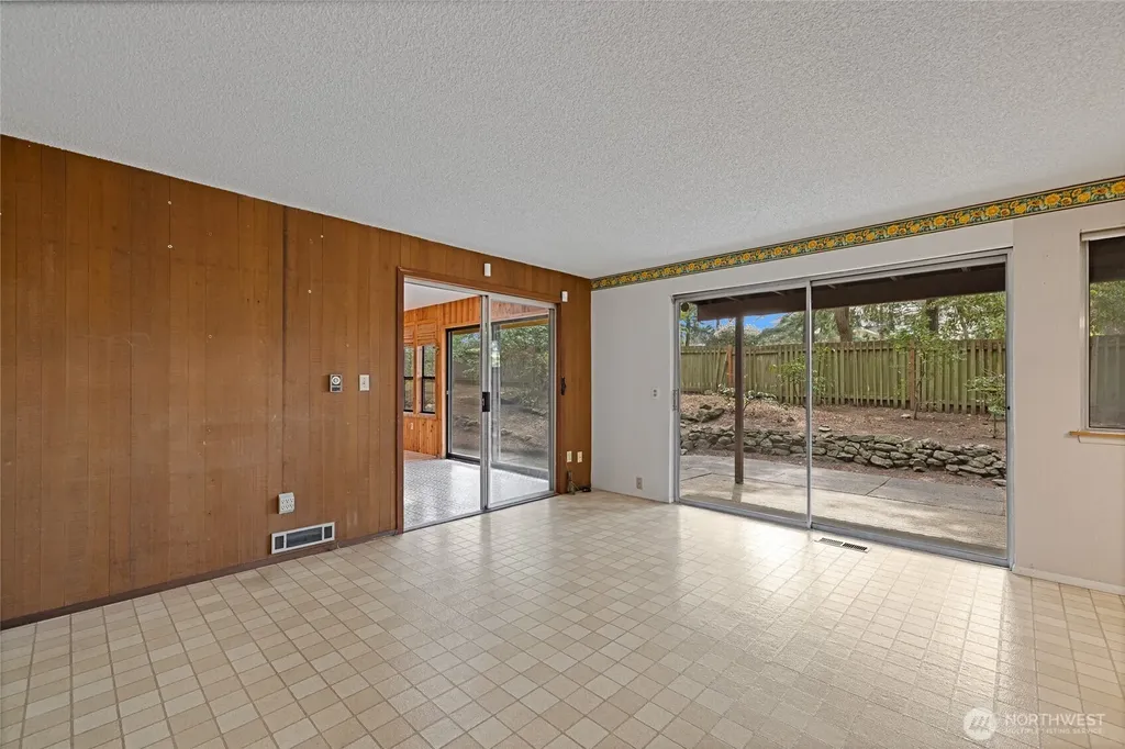 6323 89th Avenue W University Place WA 98467