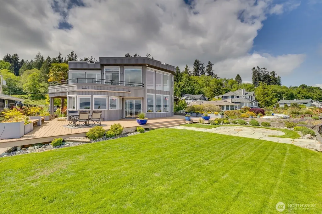 6779 Columbia Beach Drive Clinton WA 98236