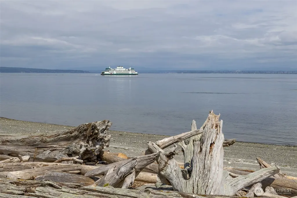 6779 Columbia Beach Drive Clinton WA 98236