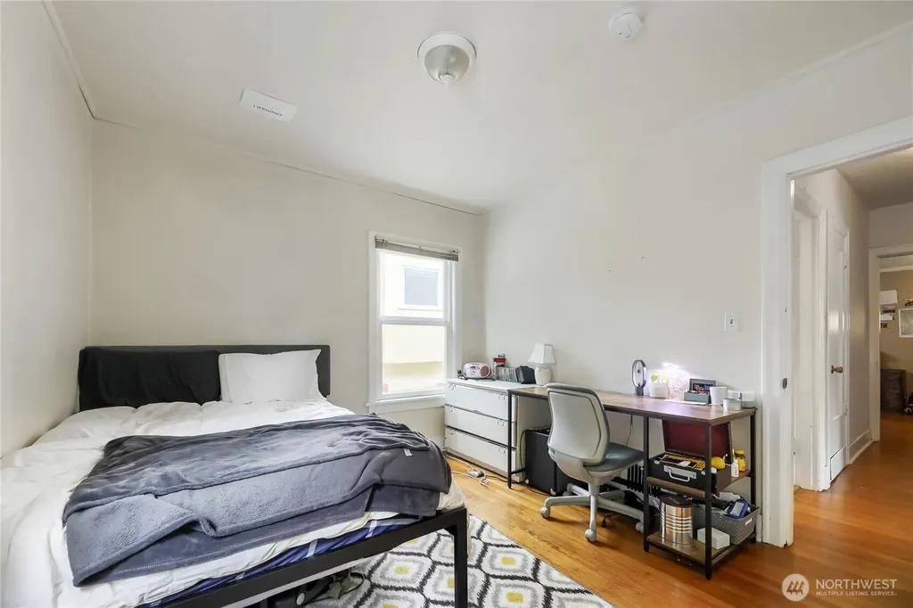 5755 25th Avenue NE Seattle WA 98105
