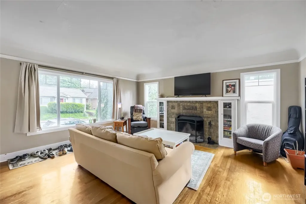 5755 25th Avenue NE Seattle WA 98105