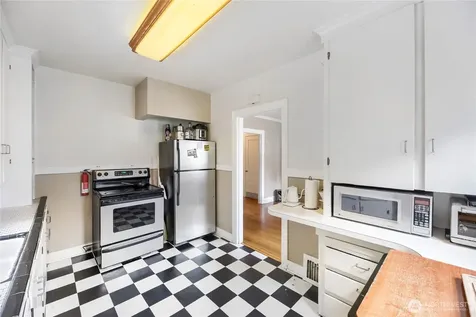 5755 25th Avenue NE Seattle WA 98105