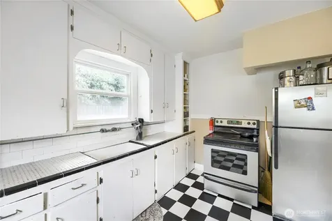 5755 25th Avenue NE Seattle WA 98105