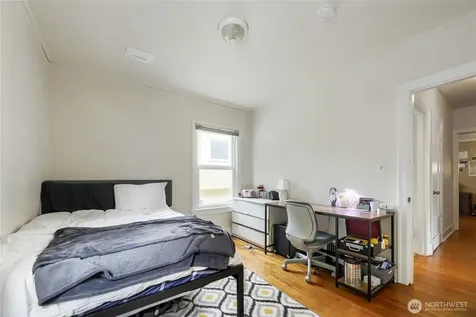 5755 25th Avenue NE Seattle WA 98105