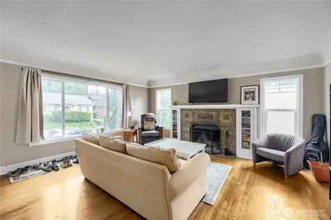 5755 25th Avenue NE Seattle WA 98105