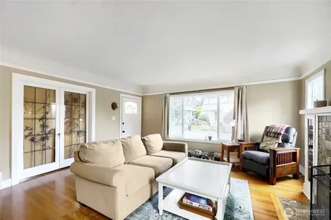 5755 25th Avenue NE Seattle WA 98105