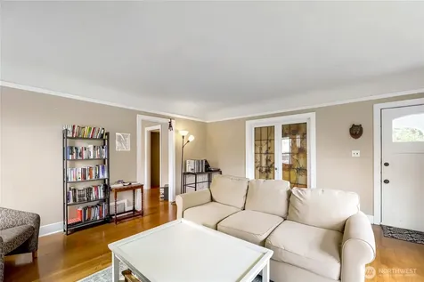 5755 25th Avenue NE Seattle WA 98105
