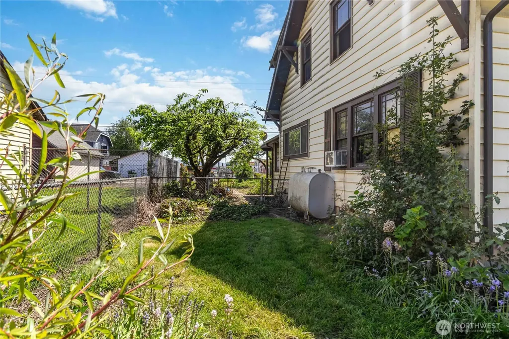 406 15th Avenue Longview WA 98632