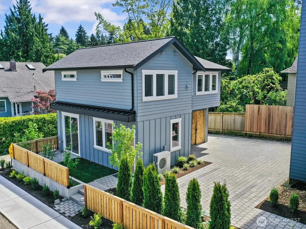 2503 E Newton Street Seattle WA 98112