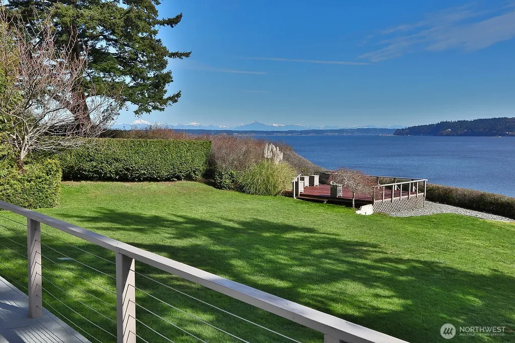 2693 North Bluff Road Greenbank WA 98253
