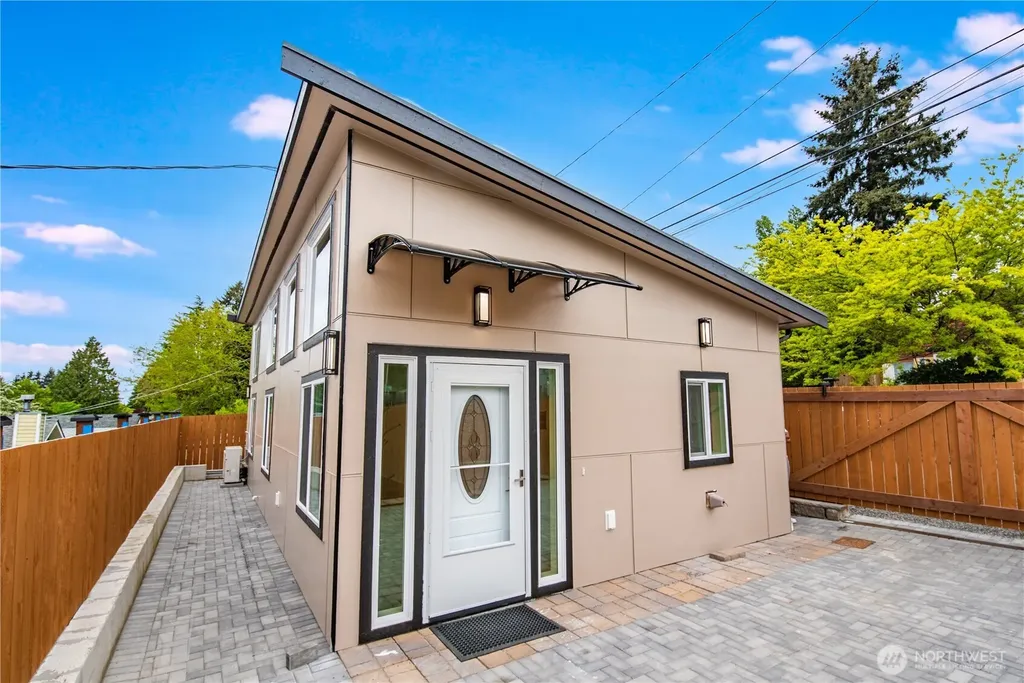 9438 24th Avenue SW Seattle WA 98106
