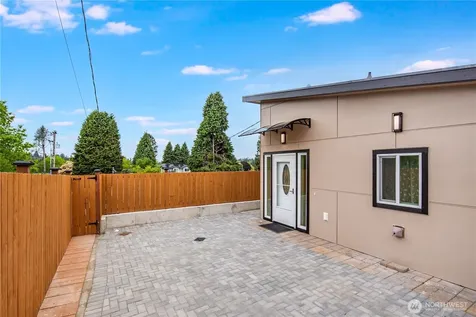 9438 24th Avenue SW Seattle WA 98106