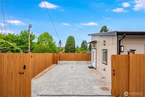 9438 24th Avenue SW Seattle WA 98106