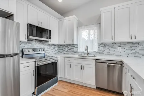 9438 24th Avenue SW Seattle WA 98106