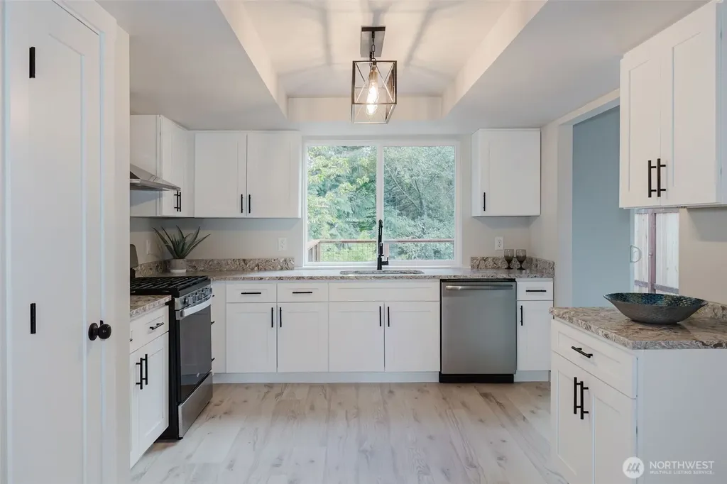 3827 Roosevelt Street NE Bremerton WA 98311