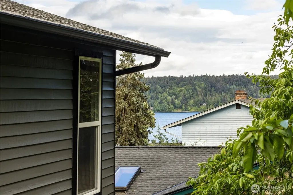 3827 Roosevelt Street NE Bremerton WA 98311