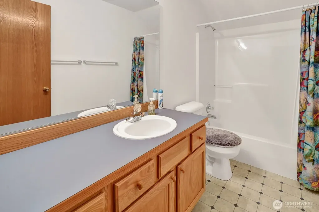 2272 Cherry Street Lynden WA 98264