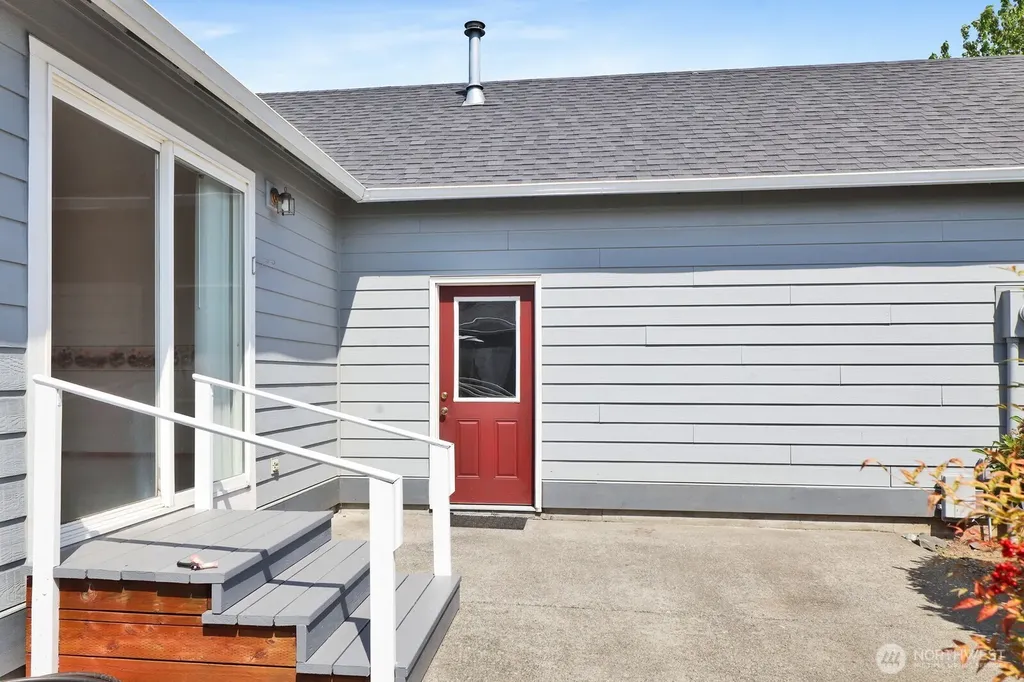 2272 Cherry Street Lynden WA 98264