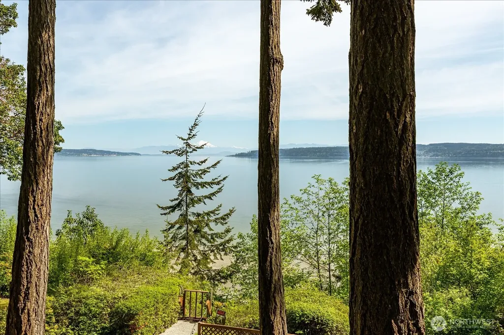 281 Harrington Road Coupeville WA 98239