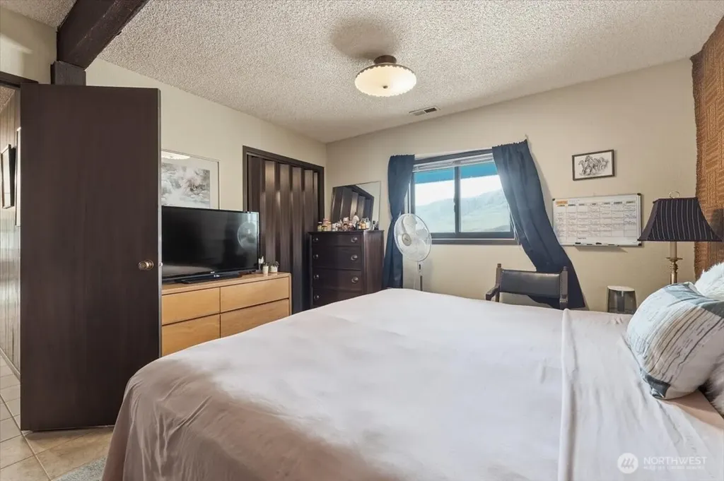820 W Golf Course Drive Chelan WA 98816