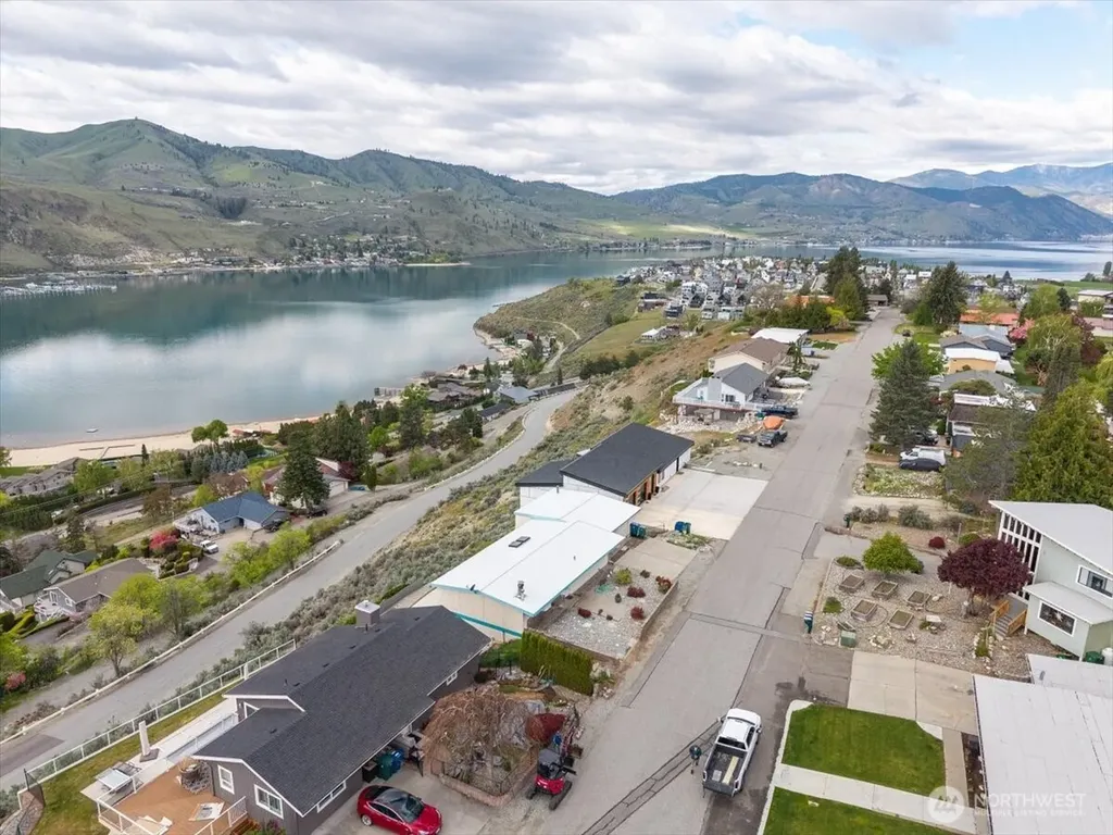 820 W Golf Course Drive Chelan WA 98816