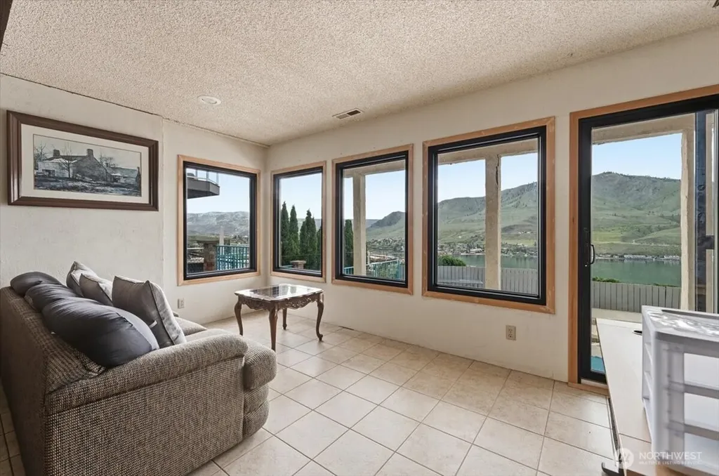 820 W Golf Course Drive Chelan WA 98816