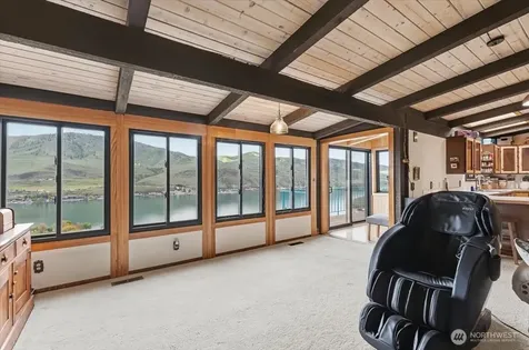 820 W Golf Course Drive Chelan WA 98816