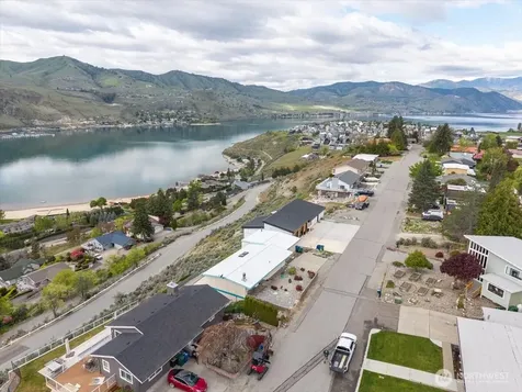 820 W Golf Course Drive Chelan WA 98816