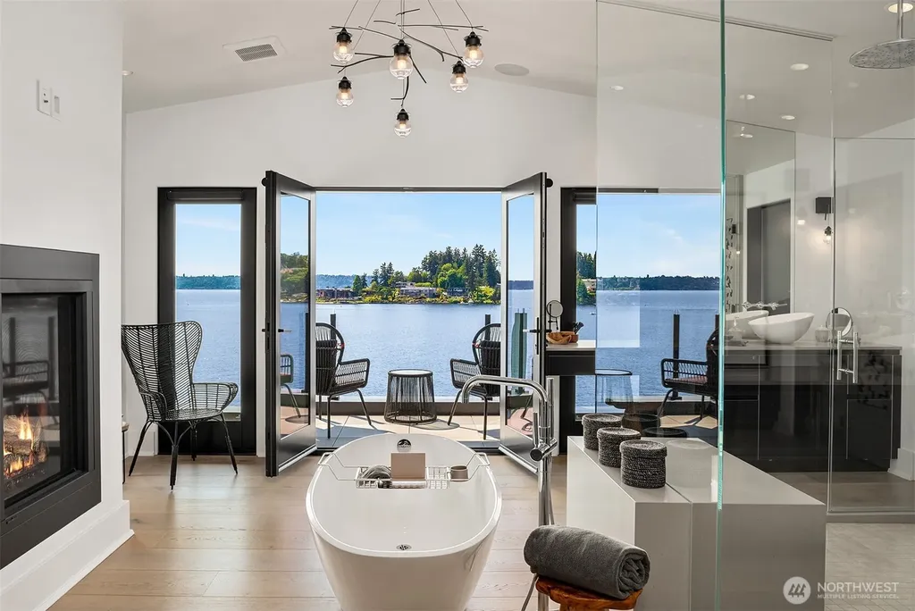 9205 SE Shoreland Drive Bellevue WA 98004