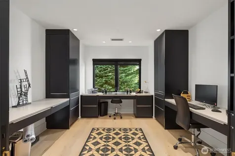 9205 SE Shoreland Drive Bellevue WA 98004