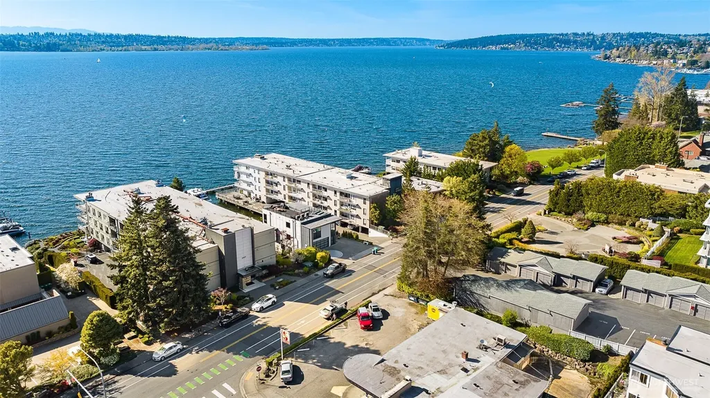 6401 Lake Wa Blvd NE Kirkland WA 98033