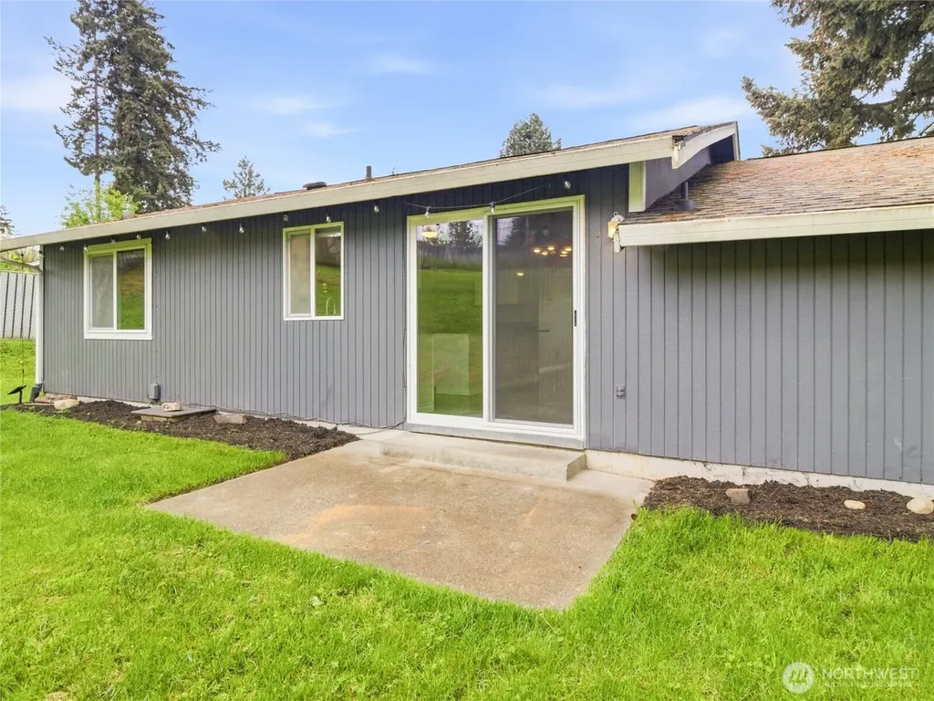 2715 24th Avenue Ct SE Puyallup WA 98374