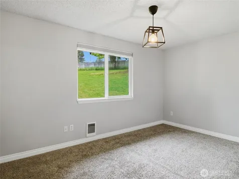 2715 24th Avenue Ct SE Puyallup WA 98374