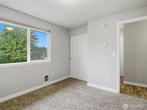 2715 24th Avenue Ct SE Puyallup WA 98374