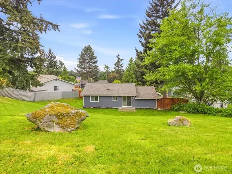 2715 24th Avenue Ct SE Puyallup WA 98374