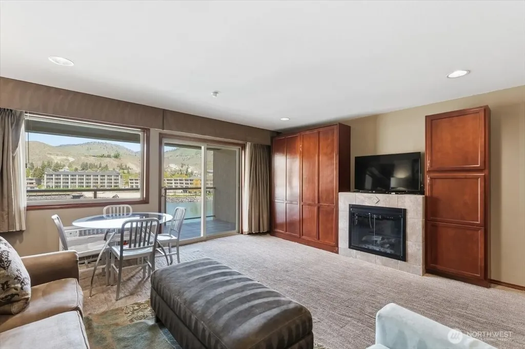 322 W Woodin Avenue Chelan WA 98816