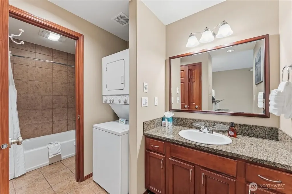 322 W Woodin Avenue Chelan WA 98816