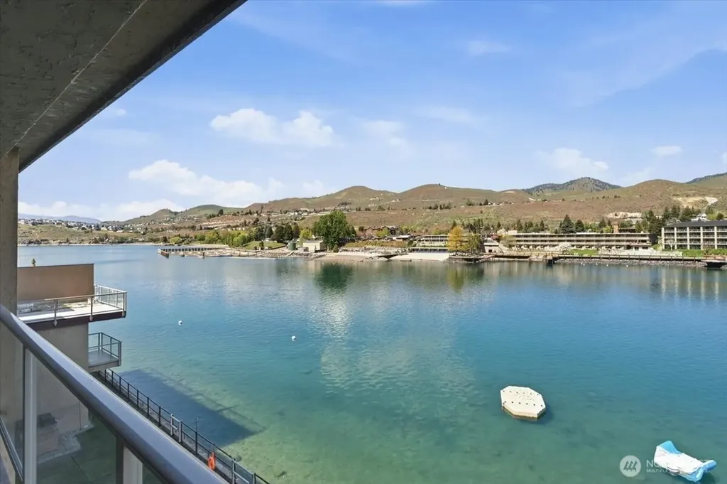 322 W Woodin Avenue Chelan WA 98816