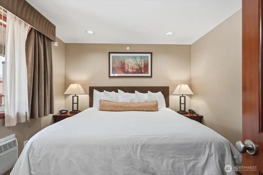 322 W Woodin Avenue Chelan WA 98816