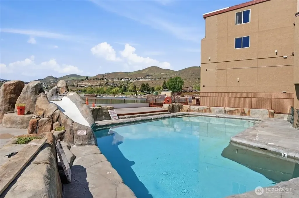 322 W Woodin Avenue Chelan WA 98816