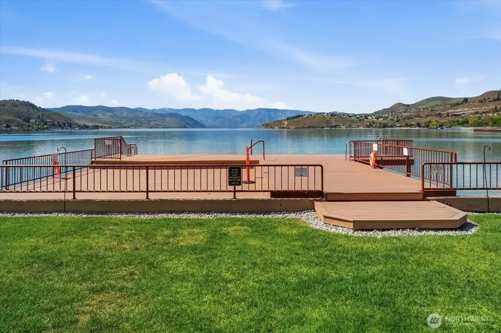 322 W Woodin Avenue Chelan WA 98816