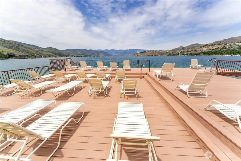 322 W Woodin Avenue Chelan WA 98816
