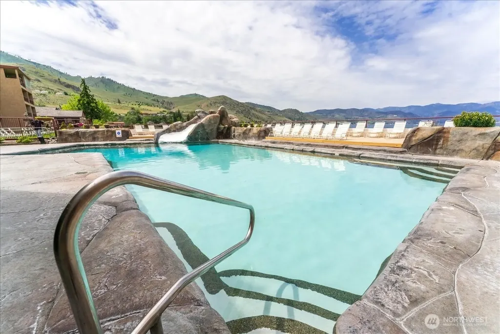 322 W Woodin Avenue Chelan WA 98816