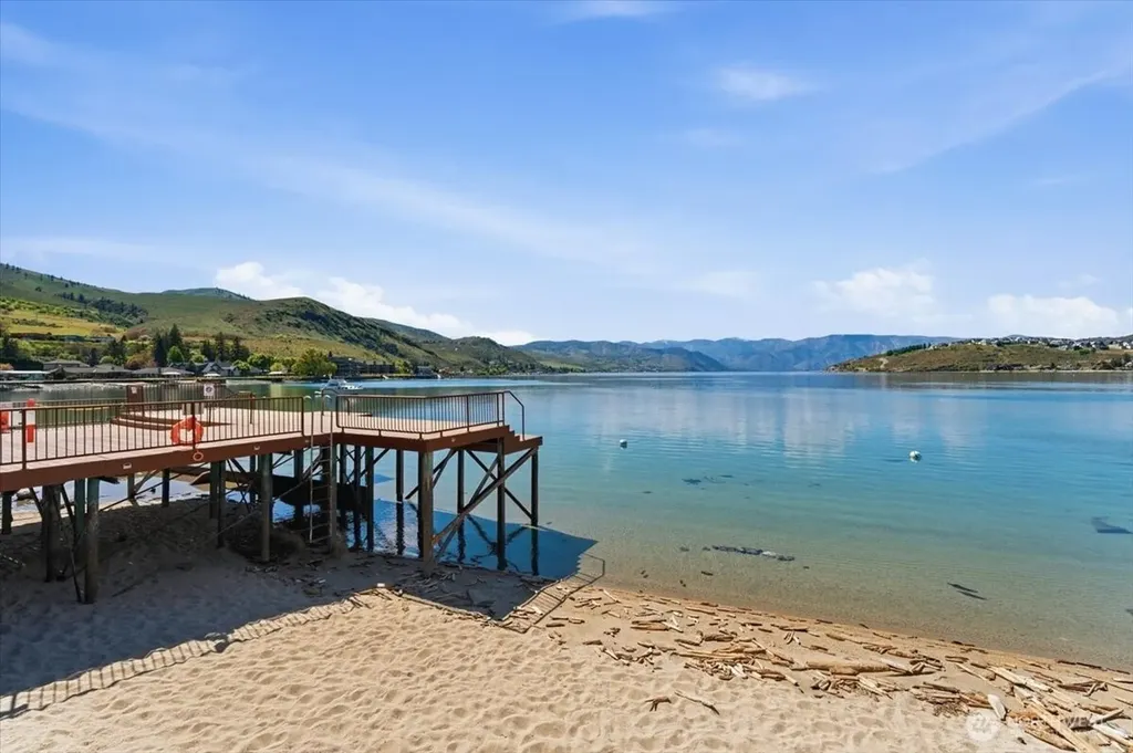 322 W Woodin Avenue Chelan WA 98816