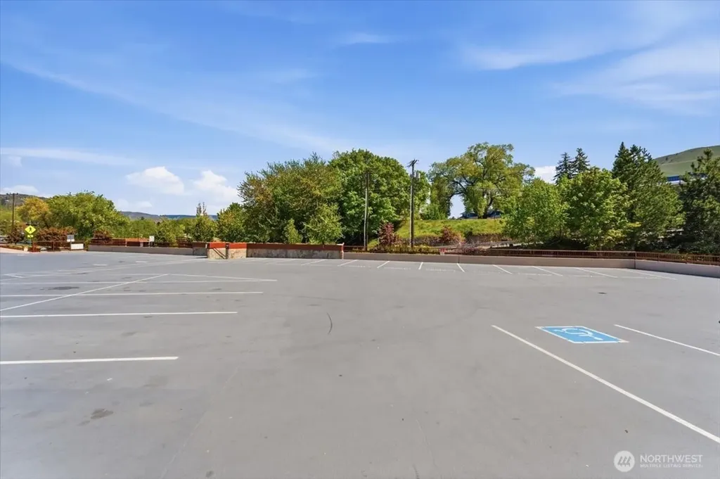 322 W Woodin Avenue Chelan WA 98816