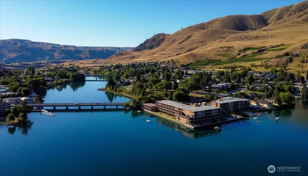 322 W Woodin Avenue Chelan WA 98816