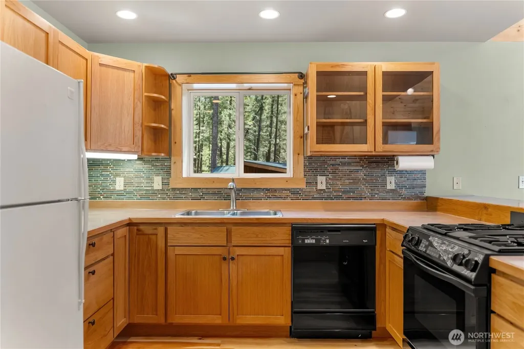 651 Lost River Road Mazama WA 98833